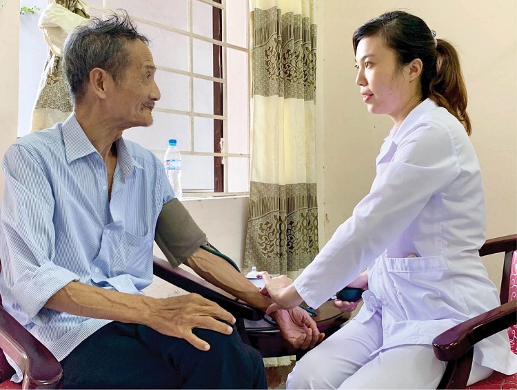 dich-vu-cham-soc-nguoi-gia-tai-nha-02